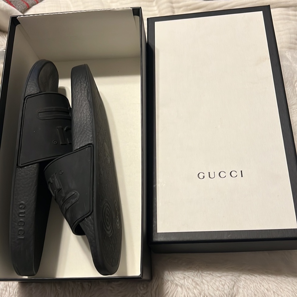 COPY - Gucci Logo Rubber Slides 8M/10W CURRENTLY SOLD OUT IN STORES!